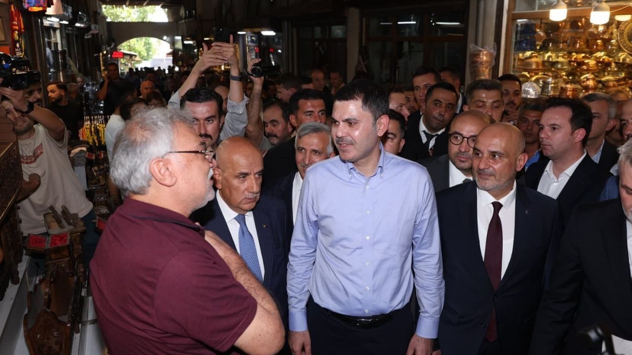 Bakan Murat Kurum, Kapalı Çarşı’da Esnafını Ziyaret Etti