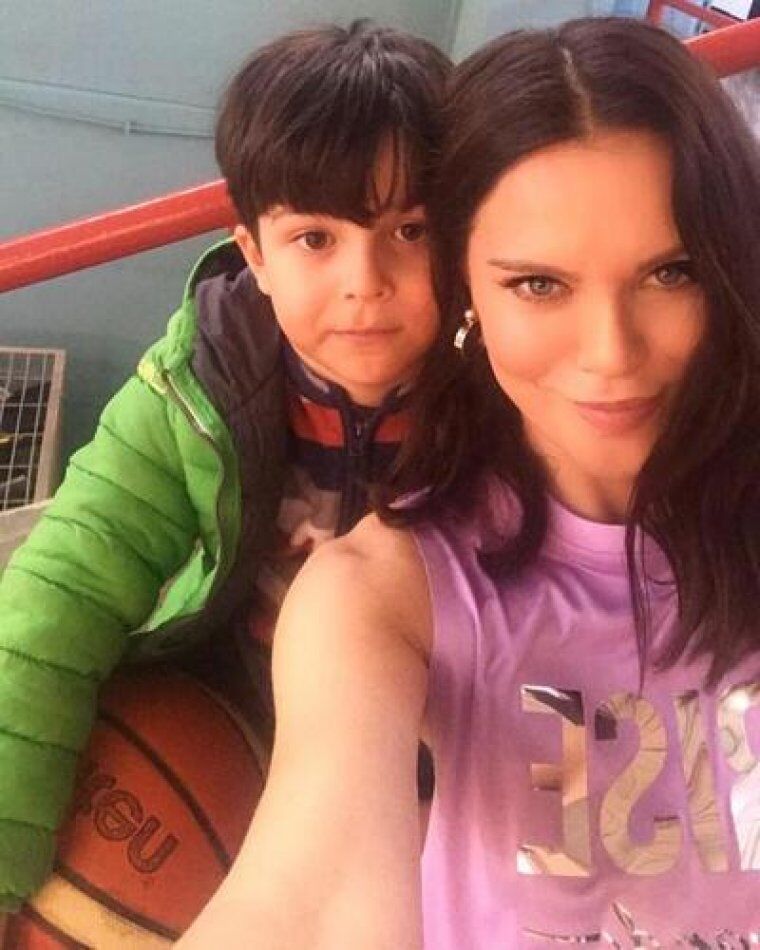 Ebru Şallı Ve Pars