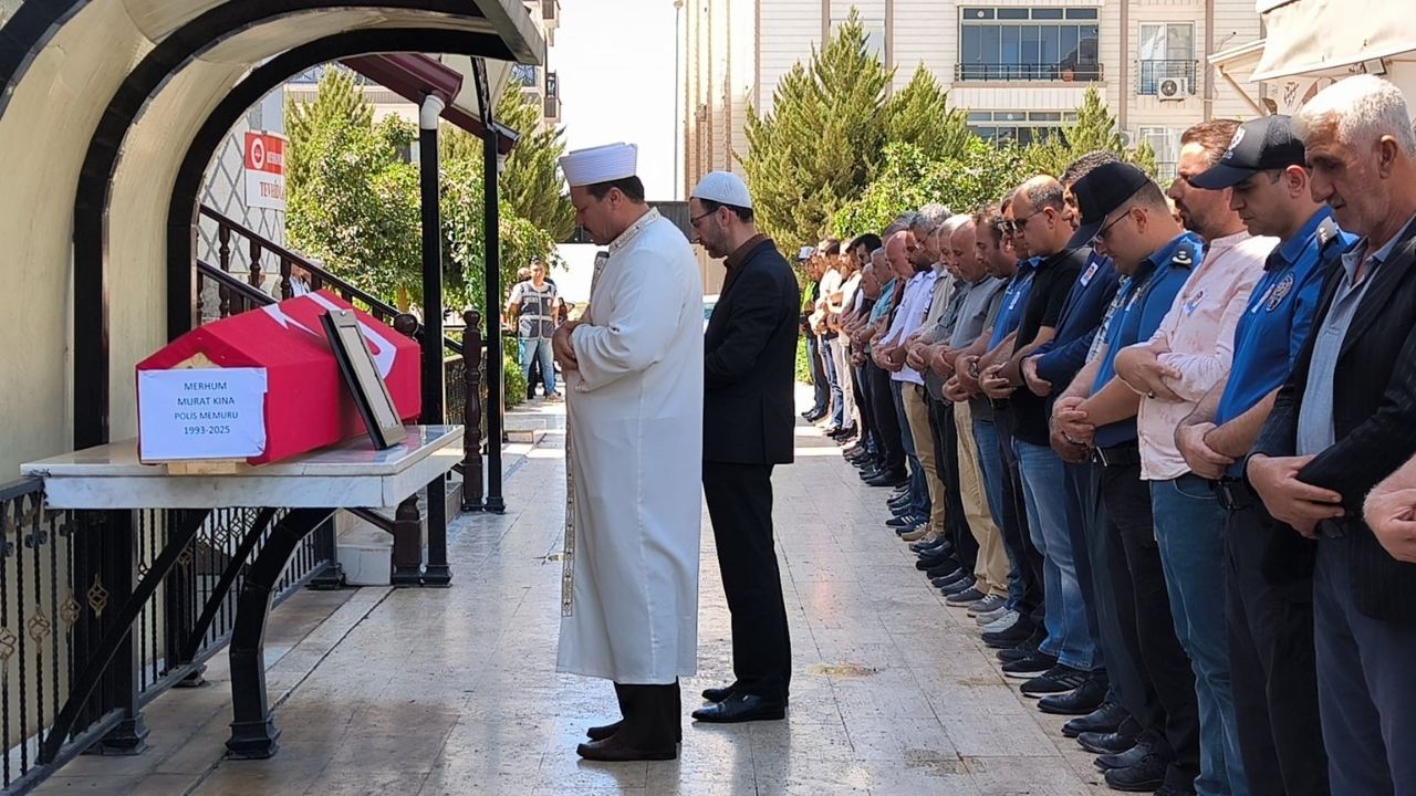 Genç Polis Memuru Halı Sahada Kalp Krizi Geçirerek Hayatını Kaybetti