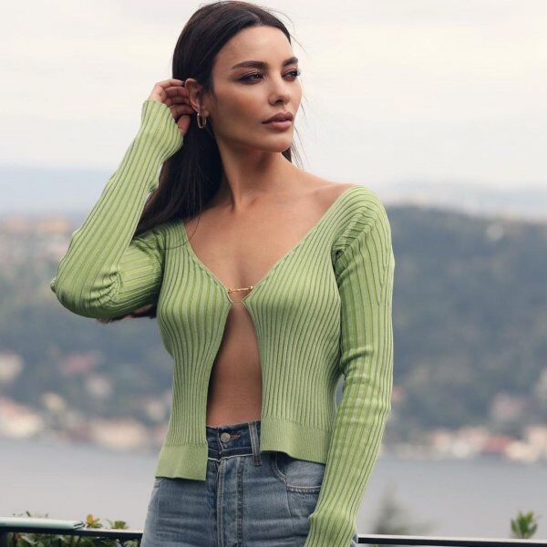 Hazal Filiz Küçükköse’nin “Doğalım” Açıklaması Estetik Tartışmasını Alevlendirdi-1