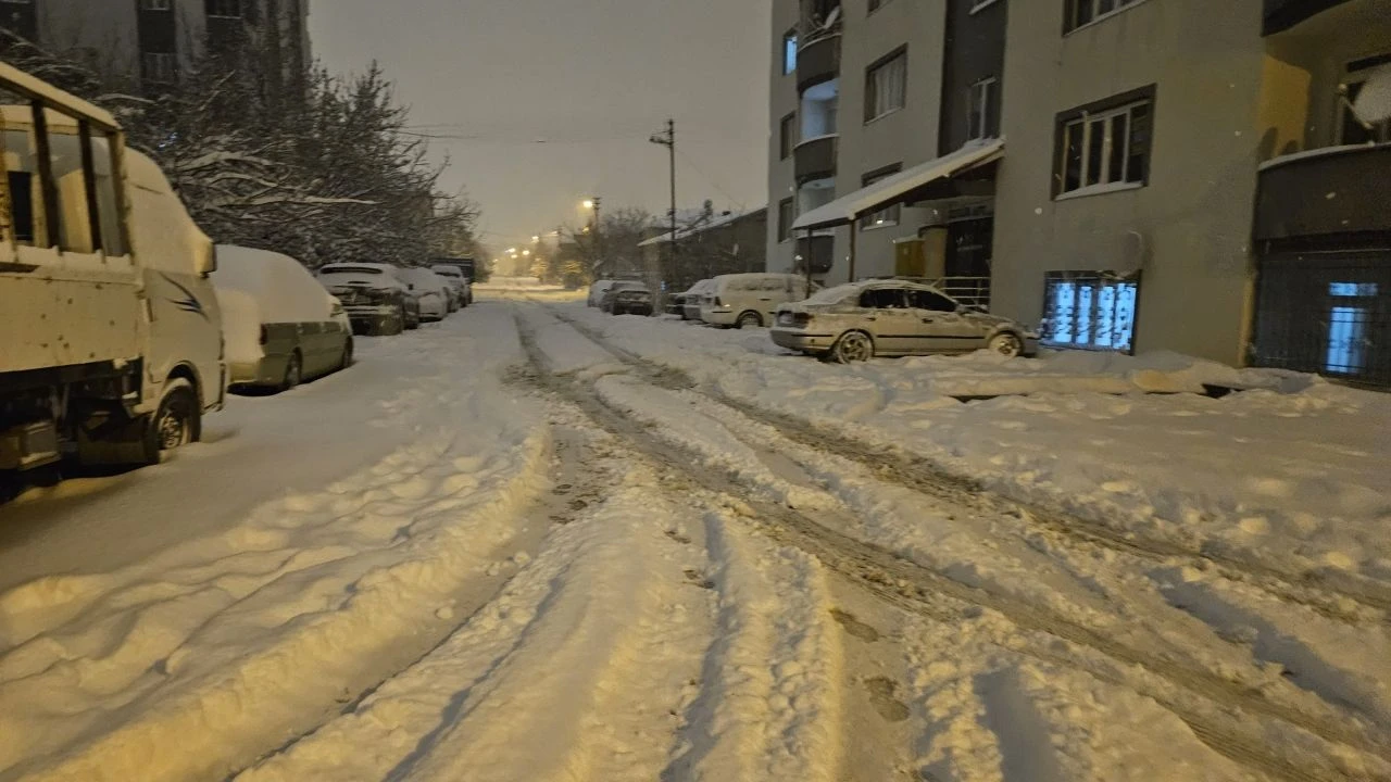 Kahramanmarasin Yuksek Kesimlerinde Ve 5 Ilcede Kar Yagisi Etkili Oldu