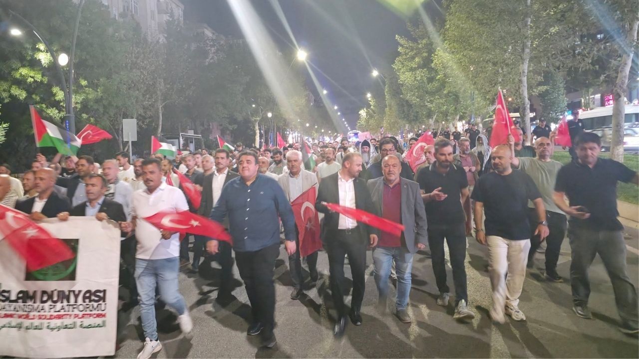 Kahramanmaraş’ta Filistin’e Destek Yürüyüşü Gerçekleştirildi (2)