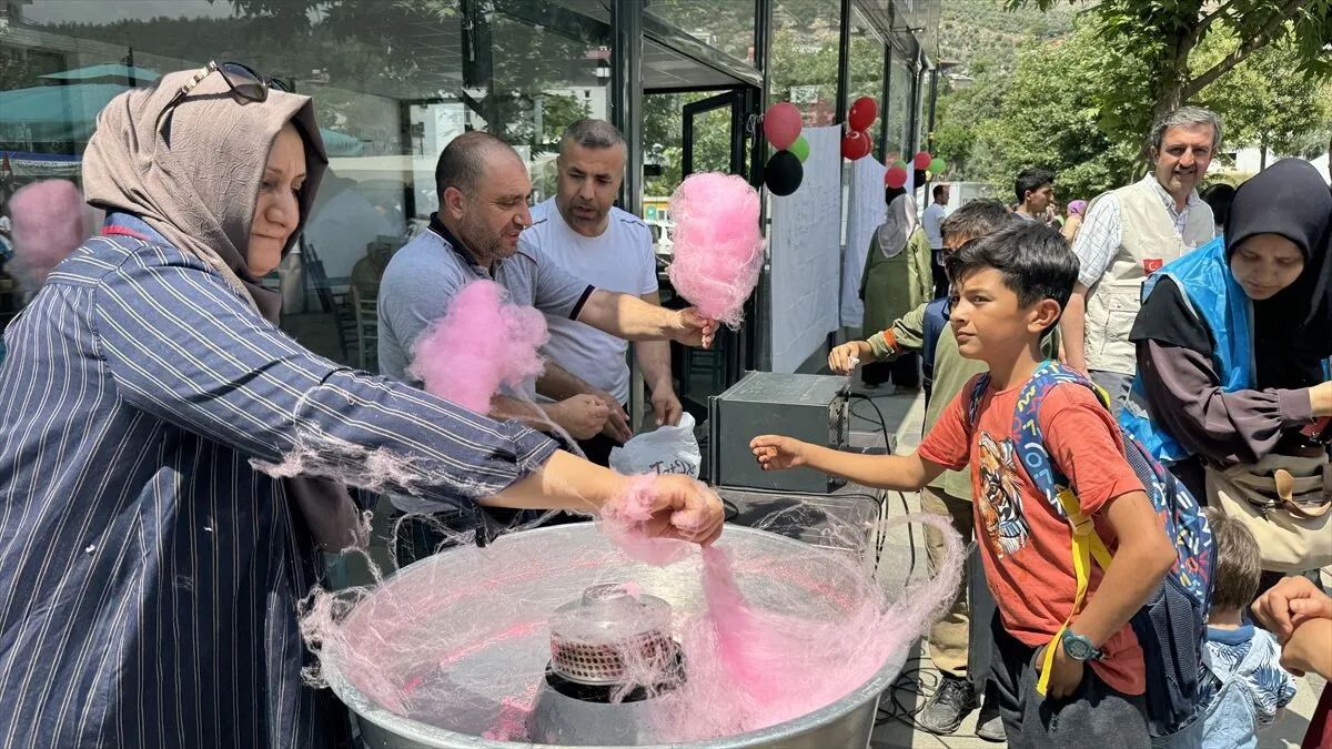 Kahramanmarasta Gazze Yararina Kermes Duzenledi 28Ac89C