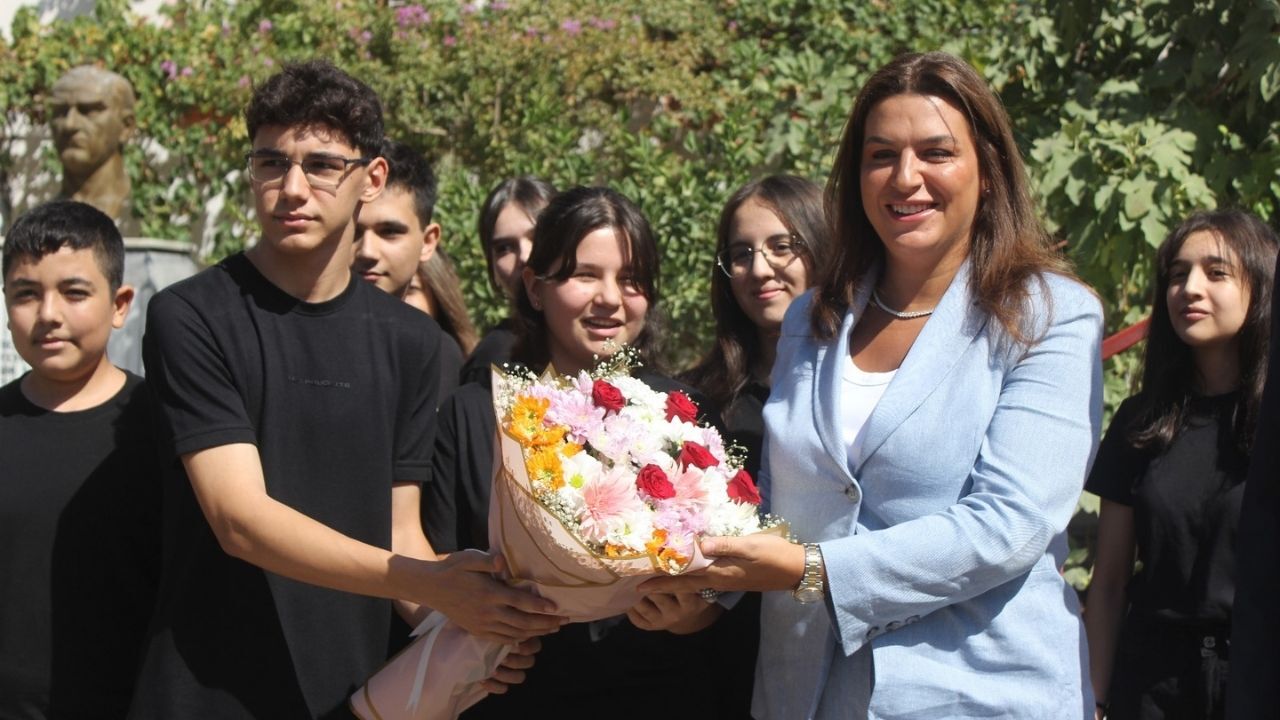 Nazlı Ceylan Balduk Kurtul’dan Öğrencilere Çanta Ve Forma Desteği (3)