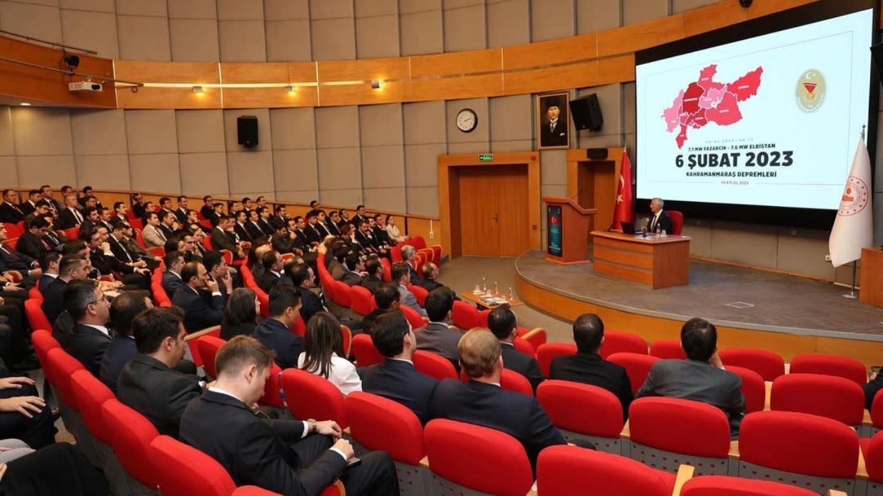 Vali Ünlüer, Kaymakam Adaylarına Deprem Deneyimlerini Anlattı