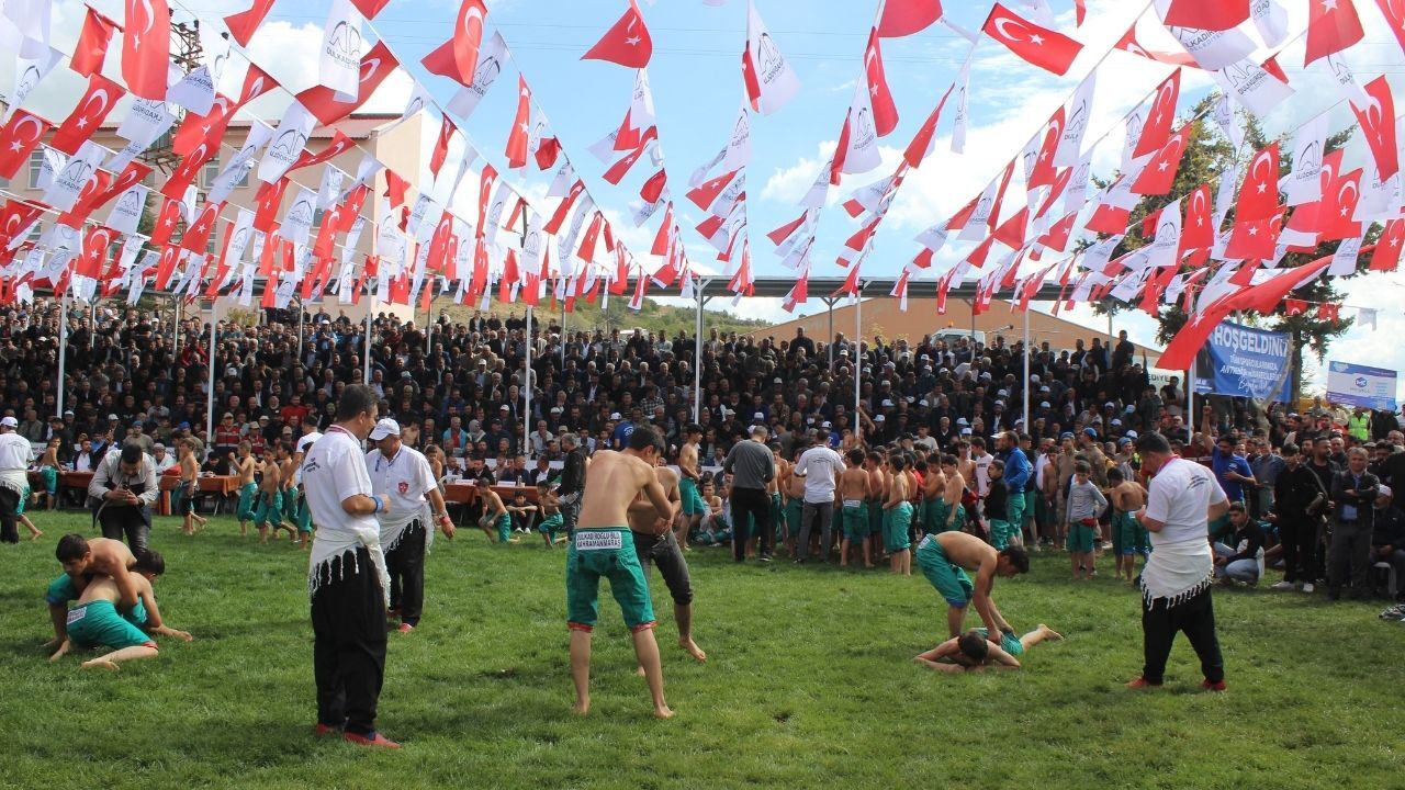 14. Bertiz Kısa Şalvar Güreş Festivali Coşkuyla Gerçekleşti (6)
