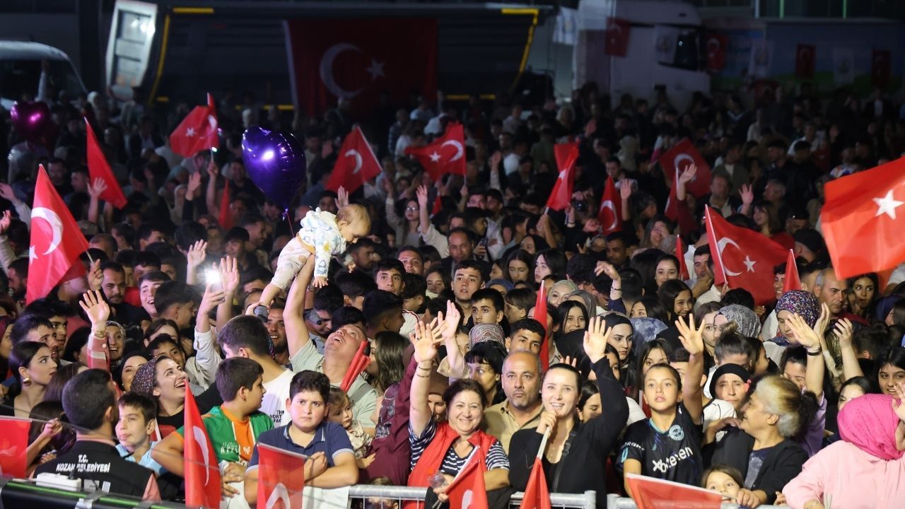 Ali Kınık Sevenleriyle Buluştu, Şarkılarıyla Coşturdu (1)