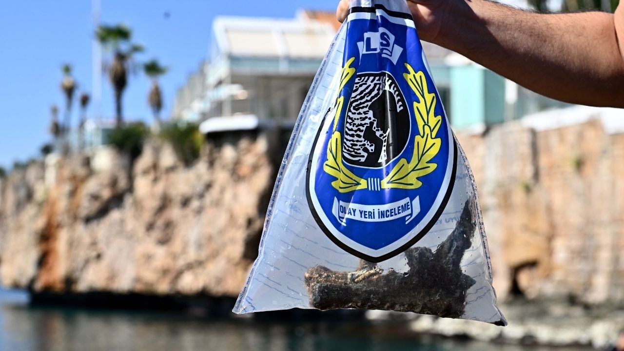 Deniz Dibi Temizliğinde Oksitlenmiş Tabanca Bulundu (1)