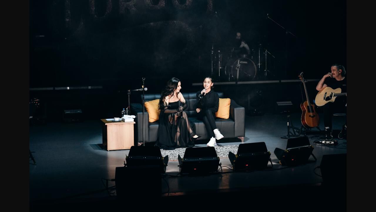 Fatma Turgut Ve Hopa’lı Asya’nın Düeti Sosyal Medyada Gündem Oldu (1)