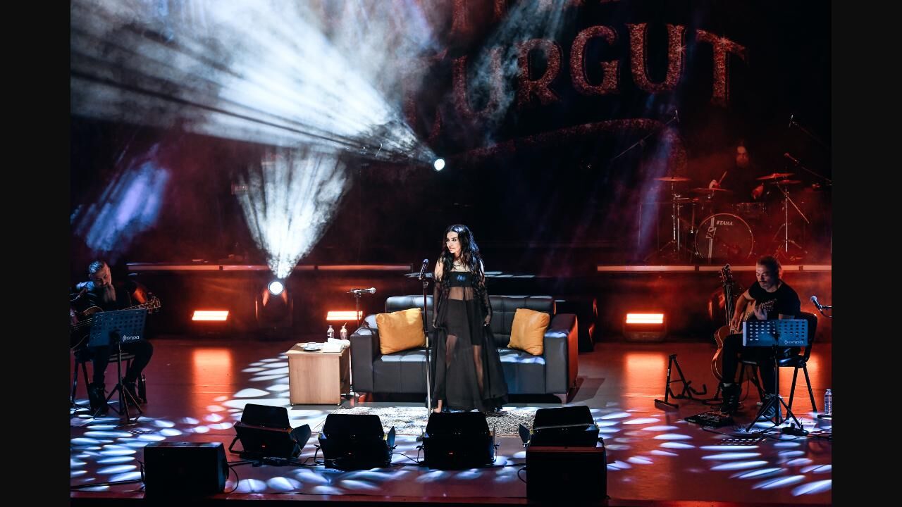 Fatma Turgut Ve Hopa’lı Asya’nın Düeti Sosyal Medyada Gündem Oldu (2) (1)