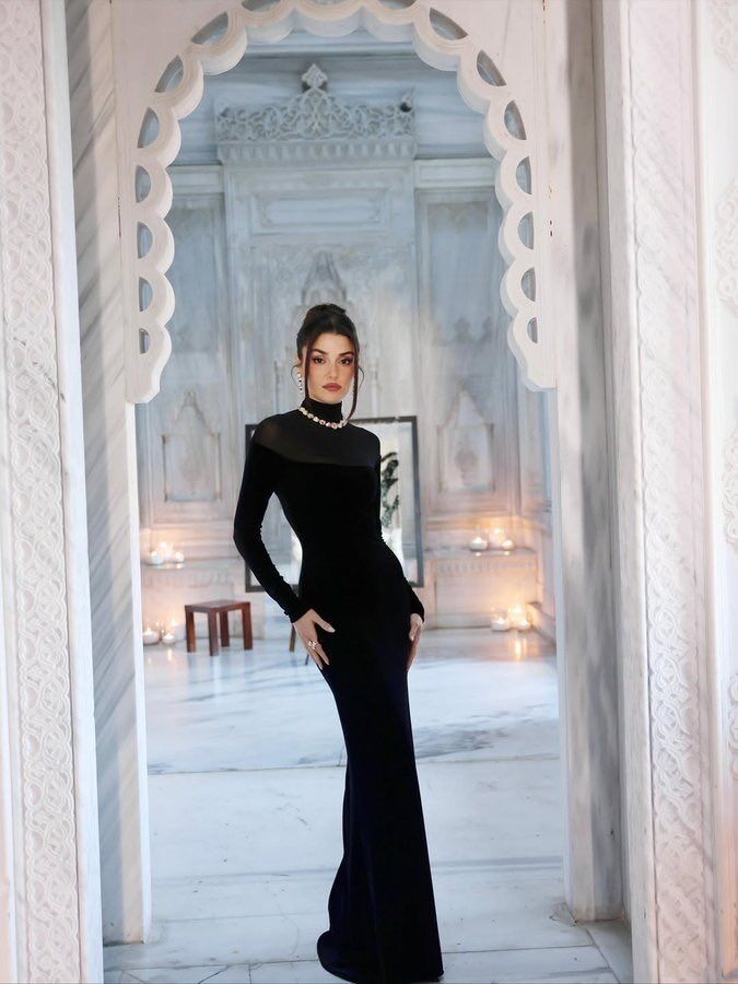 Hande Erçel’in Siyah Zarafetiyle Sosyal Medya Büyülendi (1)