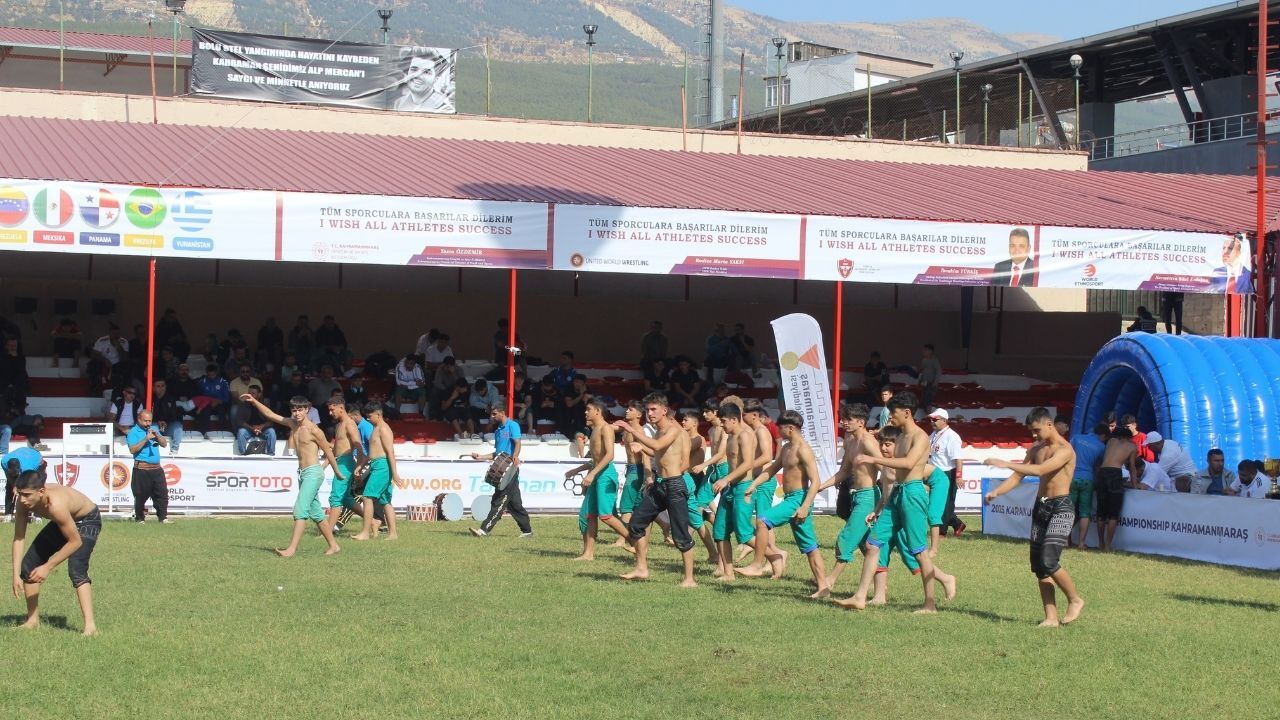 Kahramanmaraş, Kısa Şalvar Güreşinin Şampiyonlarına Ev Sahipliği Yapıyor (4)