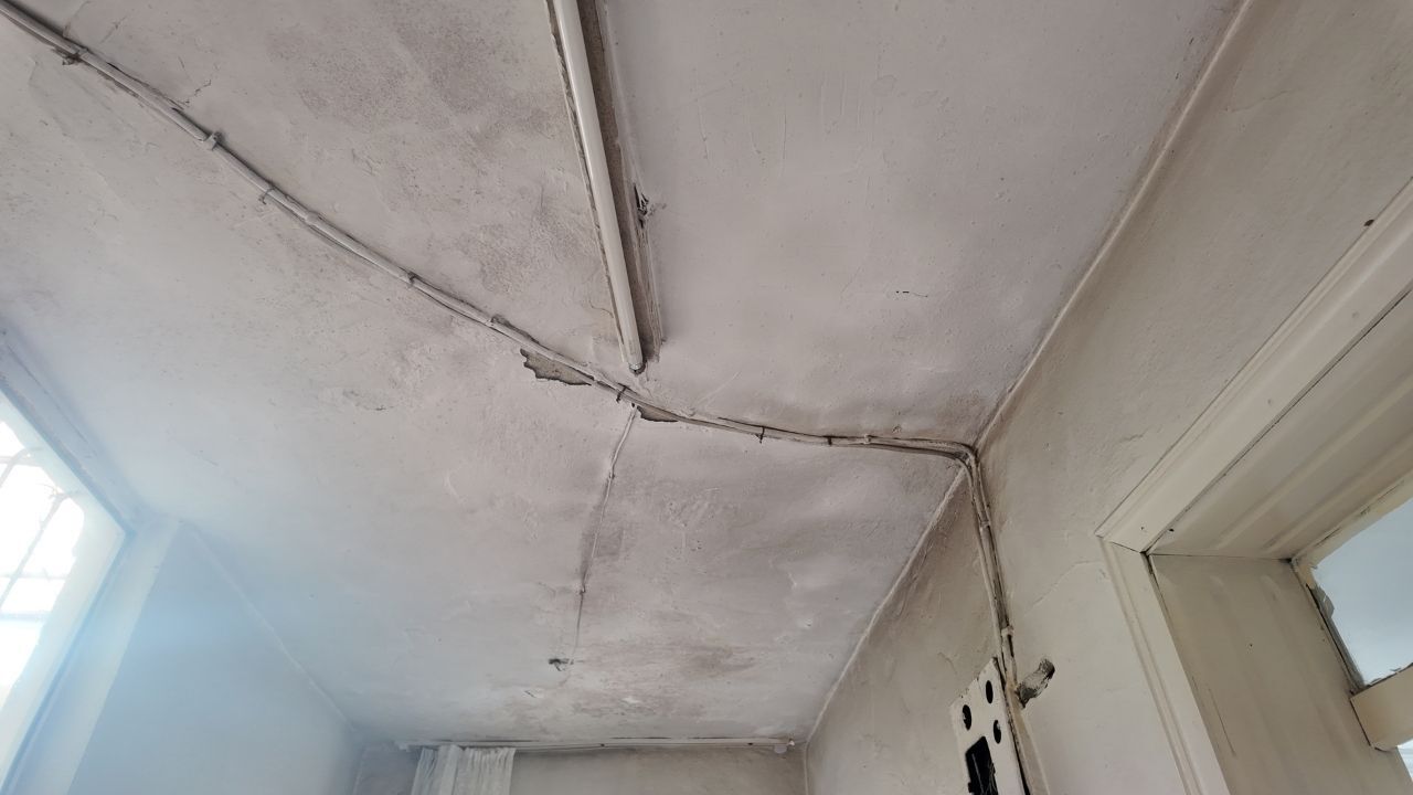 Kahramanmaraş’ta Eşi Terkeden Üç Çocuk Annesi Kadın Yardım Bekliyor (1)