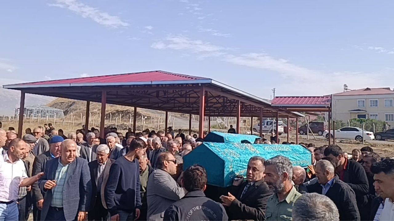 Kahramanmaraş’ta Eski Koca Dehşeti Anne Ve Kız Yan Yana Defnedildi (1)