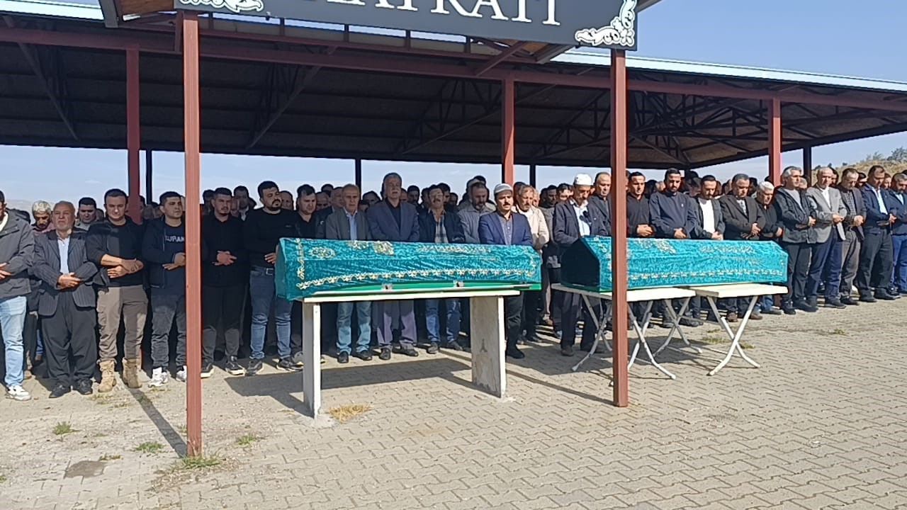 Kahramanmaraş’ta Eski Koca Dehşeti Anne Ve Kız Yan Yana Defnedildi (2)
