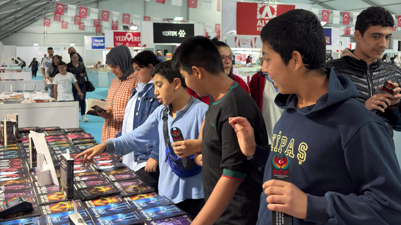 Kahramanmaraş'ta Gelişen Özgür Çocuklar Kitap Fuarı’nı Ziyaret Etti (2)
