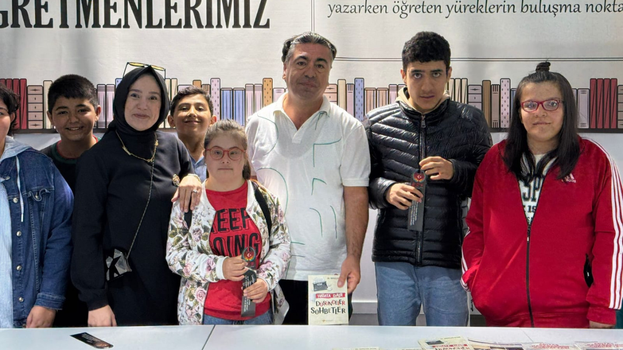 Kahramanmaraş'ta Gelişen Özgür Çocuklar Kitap Fuarı’nı Ziyaret Etti