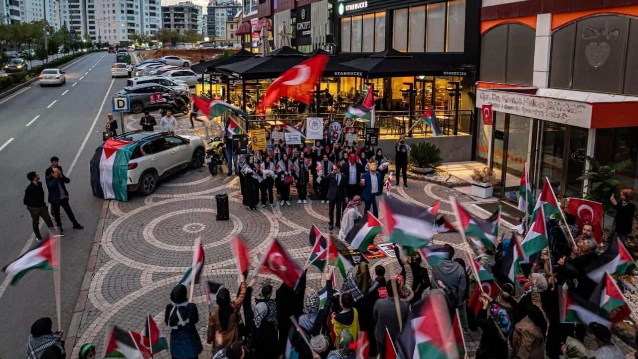 Kahramanmaraş’ta Gönüllülerden 30 Günlük Filistin Nöbeti (1)