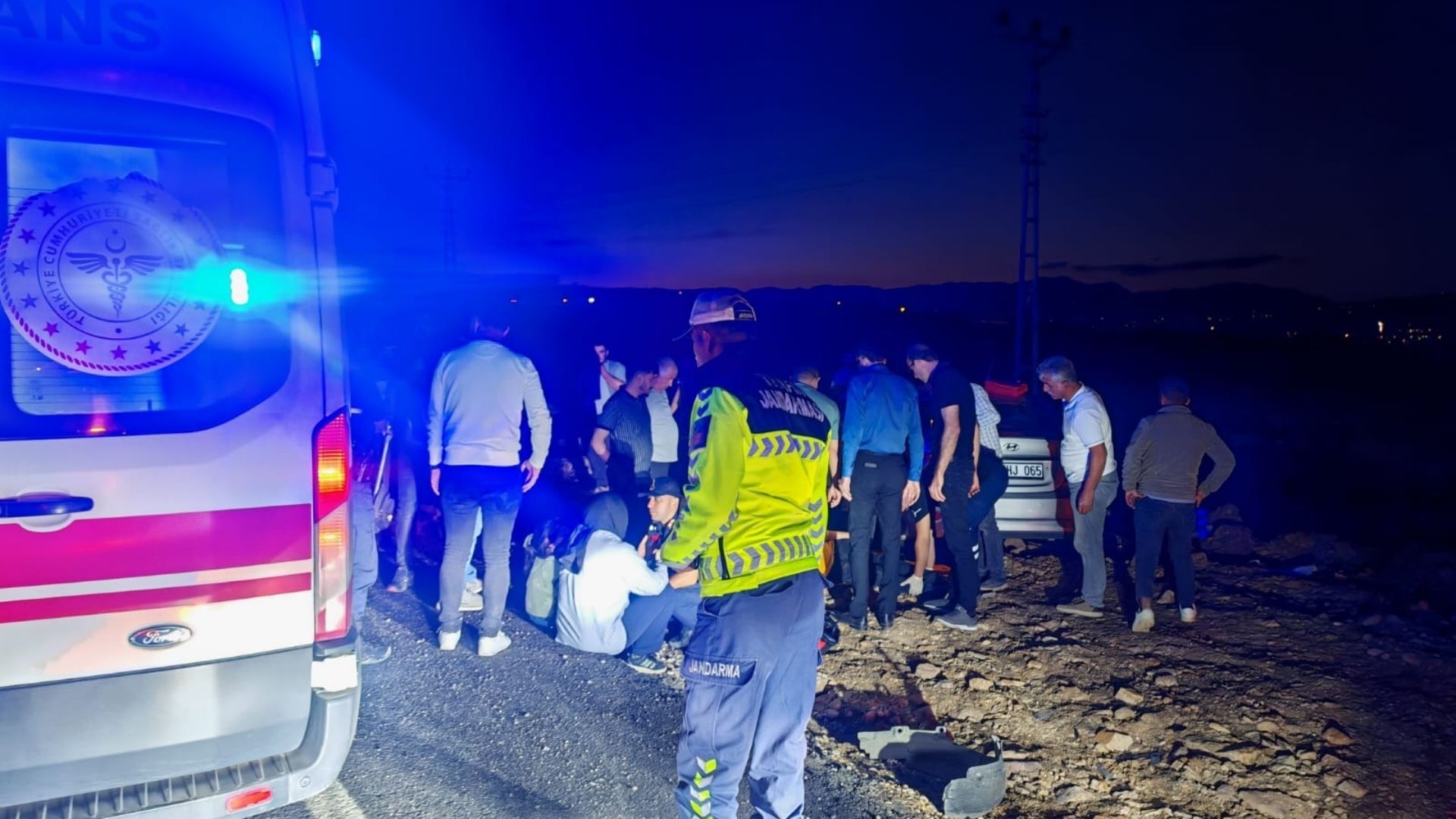 Kahramanmaraş'ta Iki Otomobil Çarpıştı 3 Kişi Yaralandı. (1)