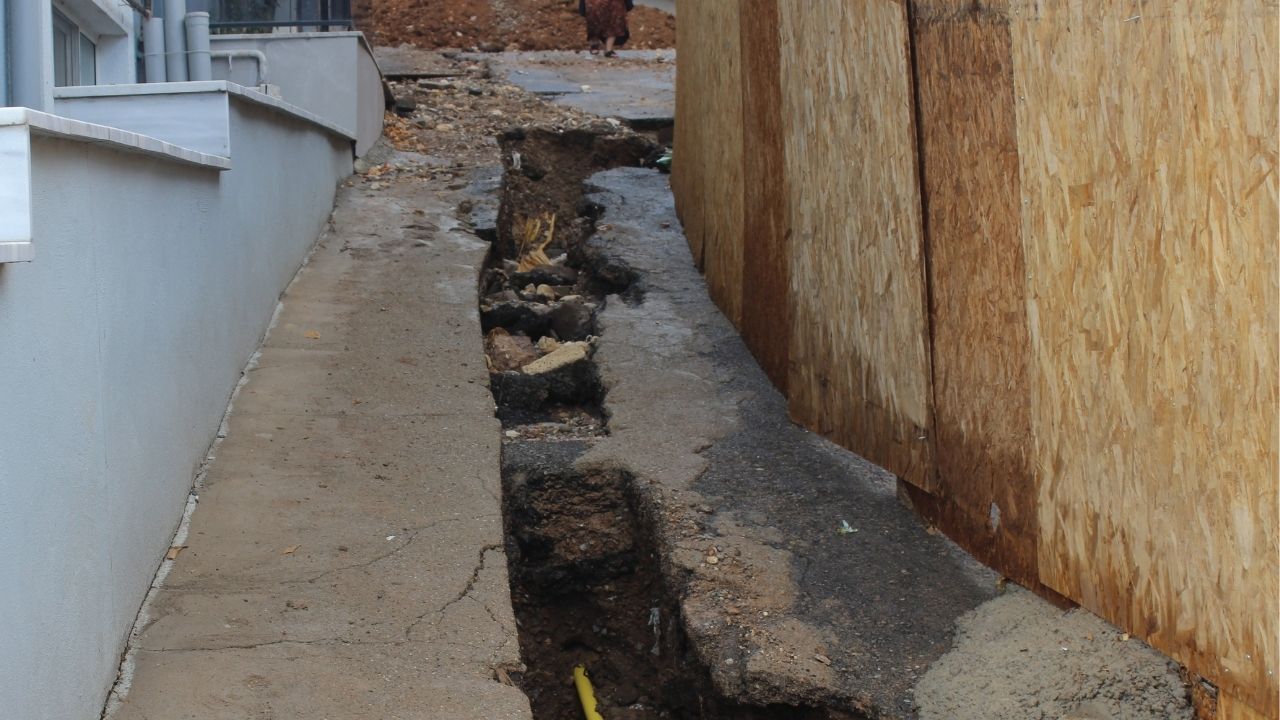 Kahramanmaraş’ta İnşaat Krizi Mahalle Sakinleri Yardım Bekliyor (1)