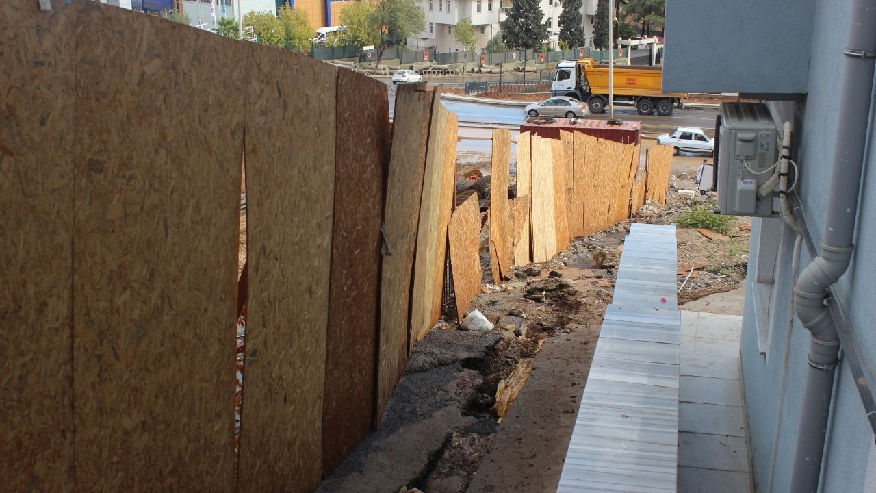 Kahramanmaraş’ta İnşaat Krizi Mahalle Sakinleri Yardım Bekliyor (2)