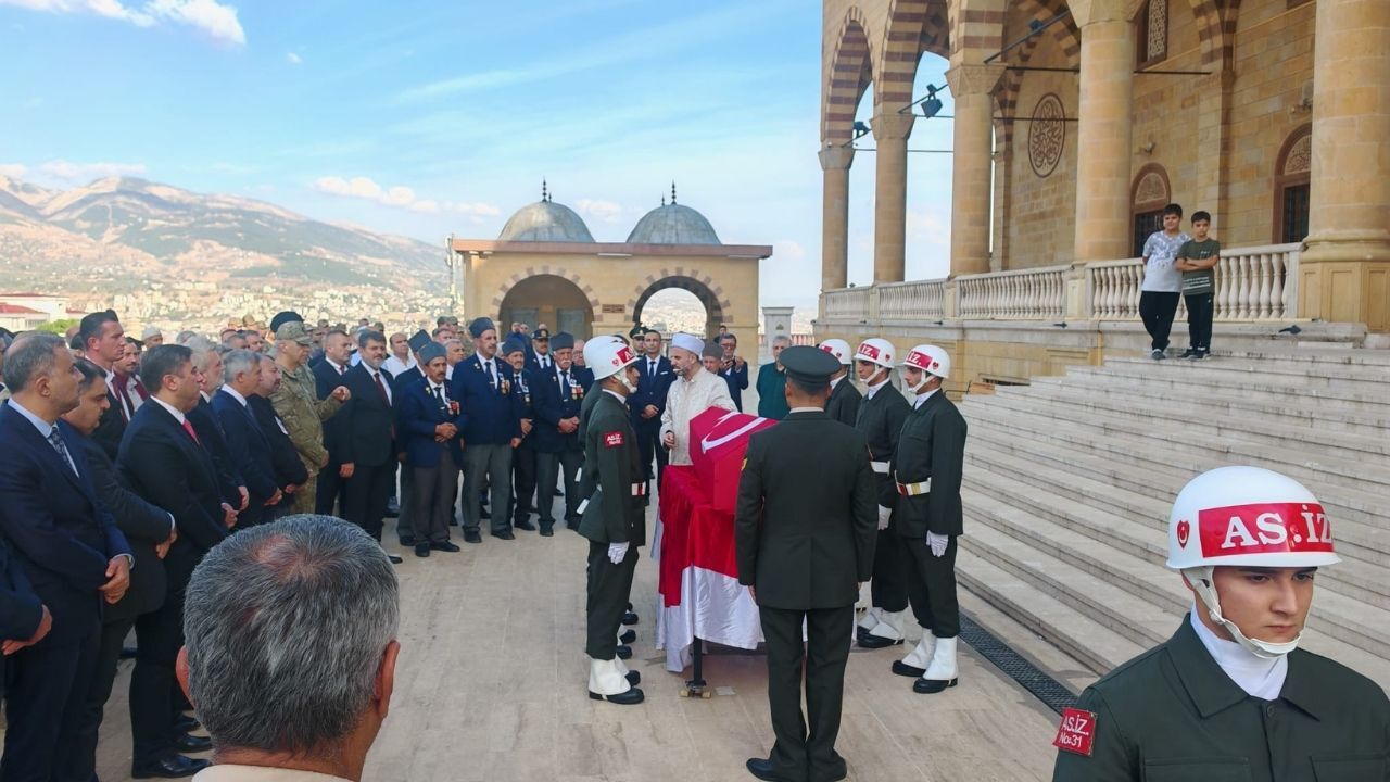 Kahramanmaraş'ta Kıbrıs Gazisi Cafer Sevinç Son Yolculuğuna Uğurlandı (1)