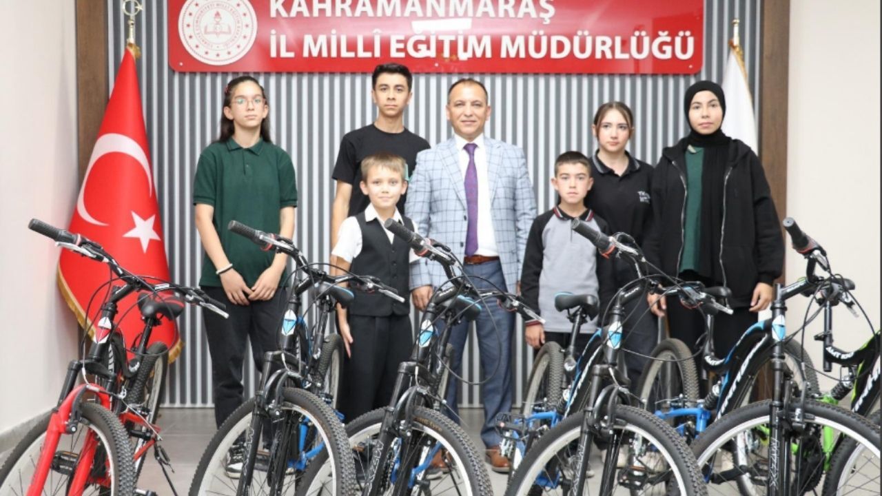 Kahramanmaraş’ta Kültür Yarışmasında Dereceye Girenler Ödüllendirildi (2)