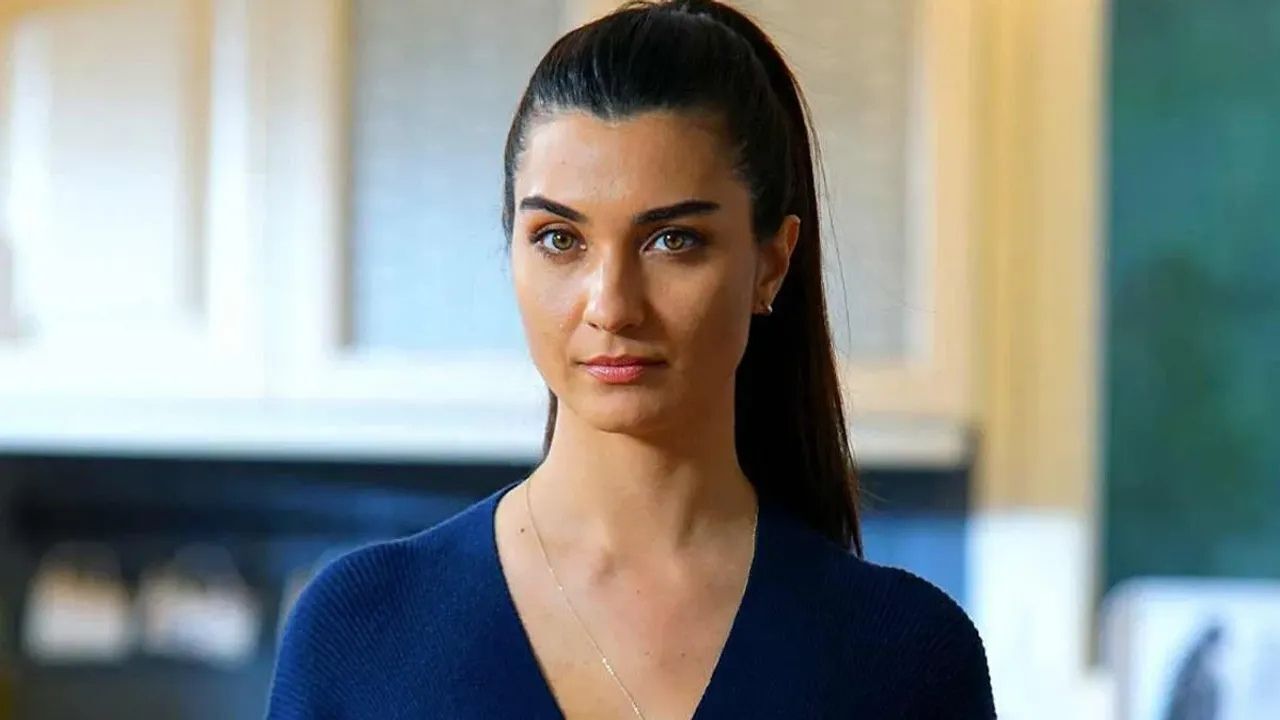 Tuba Büyüküstün Kimdir Ve Kariyerine Nasıl Başladı (1)