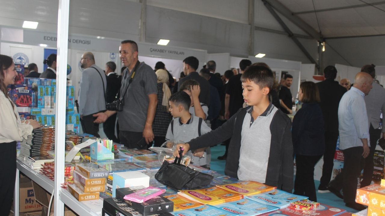 Uluslararası Kahramanmaraş Kitap Fuarı Kitapseverlere Kapılarını Açtı (1)