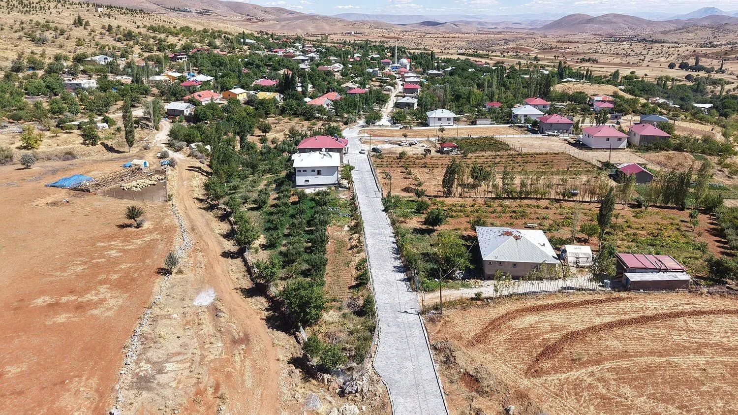 Afsinin Kirsal Mahallelerinden Turksevinin Ulasim Konforu Artirildi 4