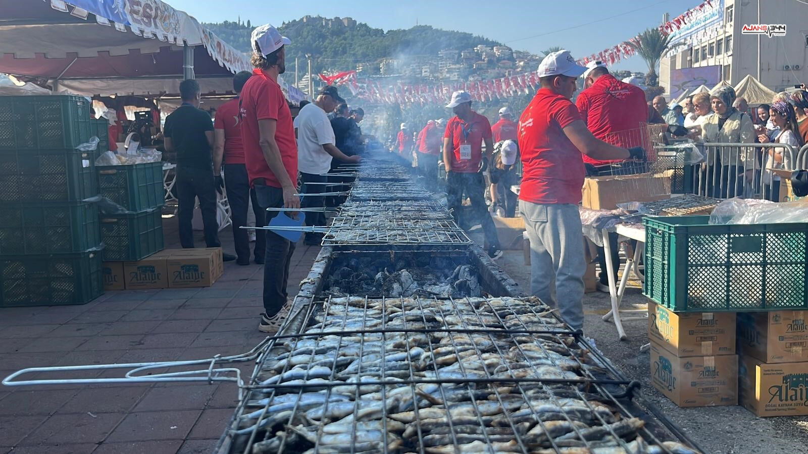 Alanya’da 3. Hamsi Festivali Başladı 7 Ton Hamsi Ücretsiz Dağıtılacak