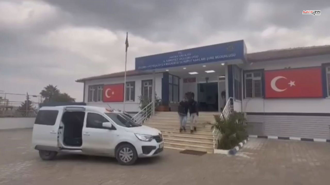 Cevirilen Arabada 13 Tane Göçmen Yakalandı Ajans344 (2)