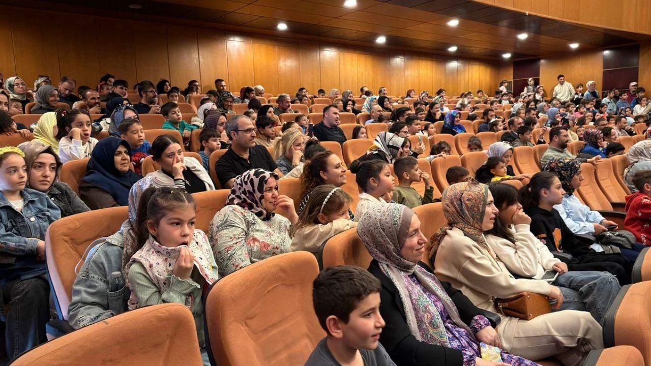 Çocuklara Sihirbaz Gösteri (2)