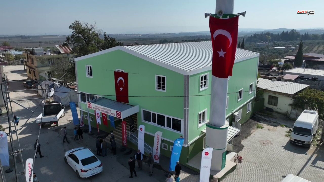 Depremin Yıktığı Kentte Inşası Tamamlanan 108’Inci Cami Ibadete Açıldı (1)