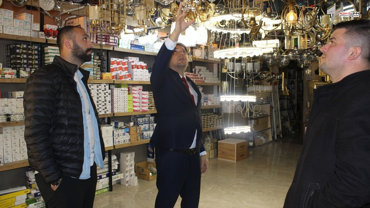 Kahramanmaraşlı Esnaf 5 Yıldır Müşterileri İçin Takım Elbise Giyiyor (3)