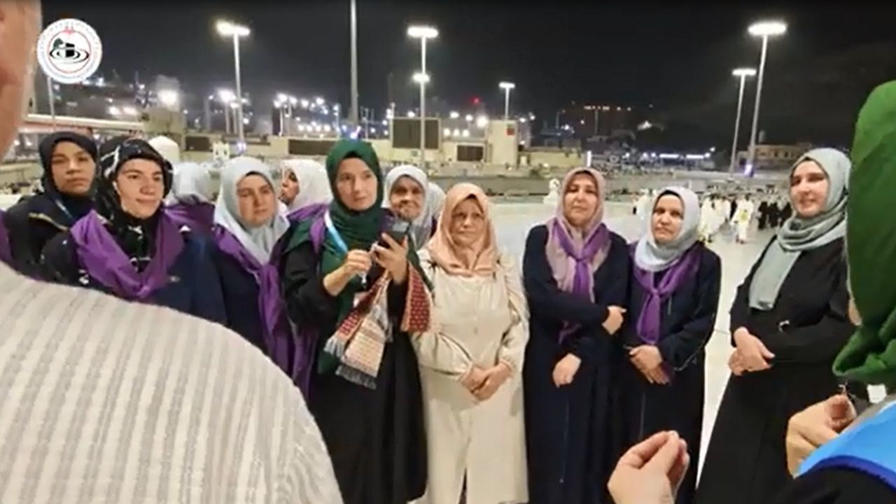 Kahramanmaraşlı Işitme Engelli Vatandaşların Umre Yolculuğu Duygusal Anlara Sahne Oldu Ajans344 (2)