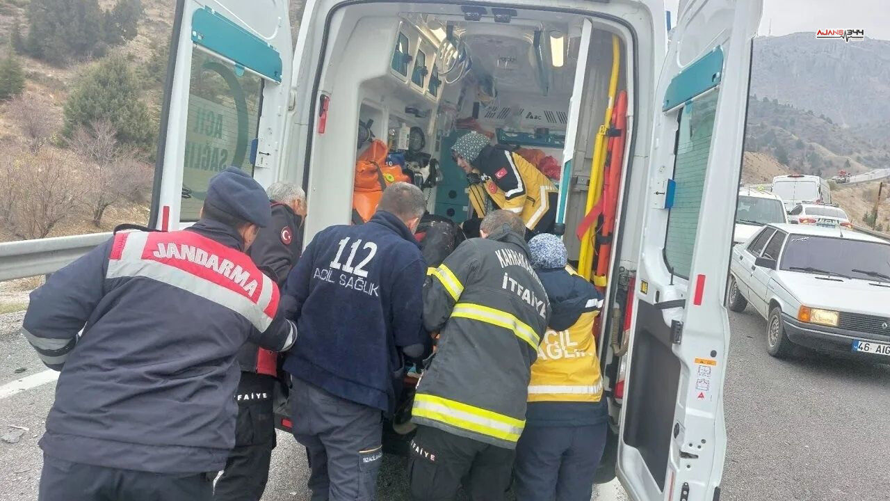 Kahramanmaraş’ta Hafif Ticari Araçla Otomobil Çarpıştı 2 Yaralı Ajas344