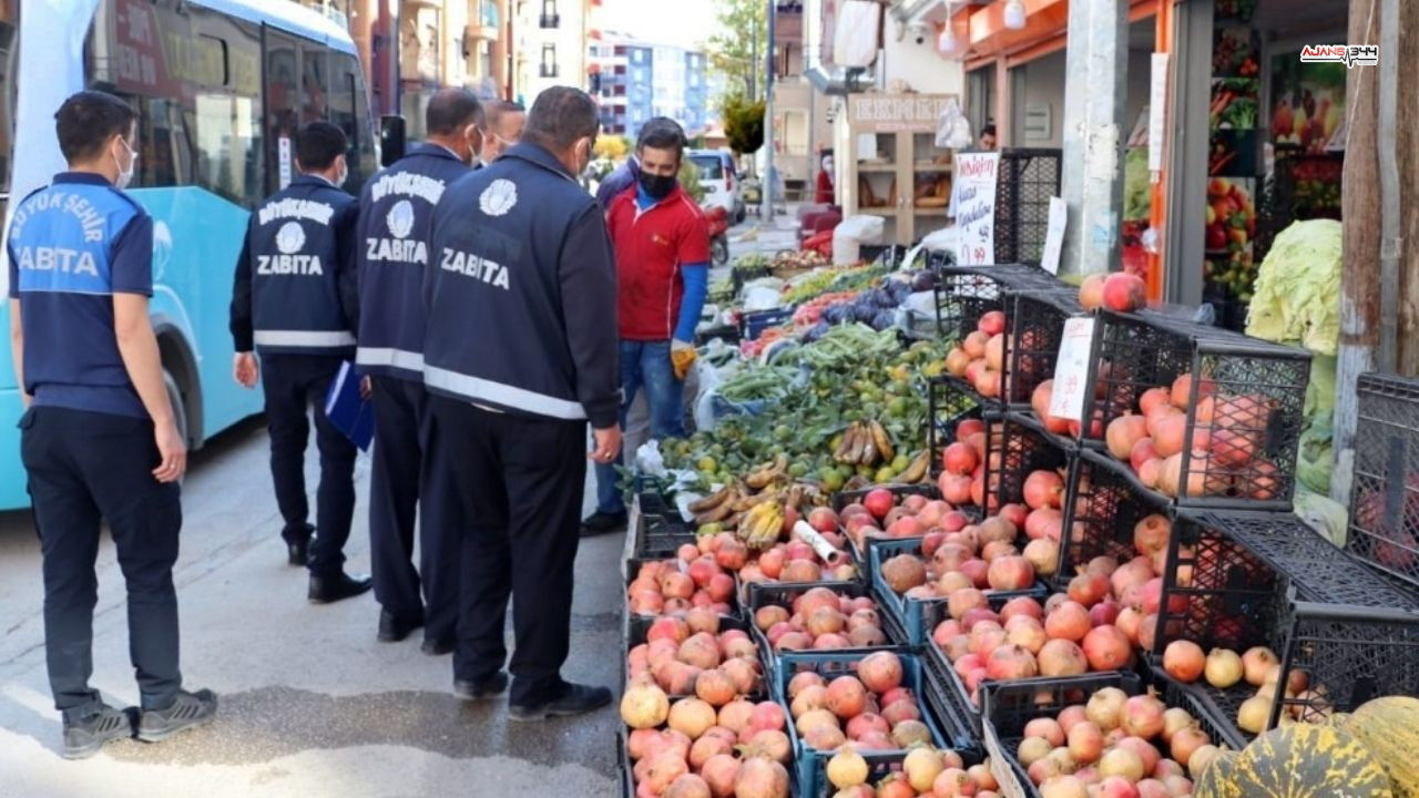 Kahramanmaraş'ta Kaldırımlar Temizleniyor (1)