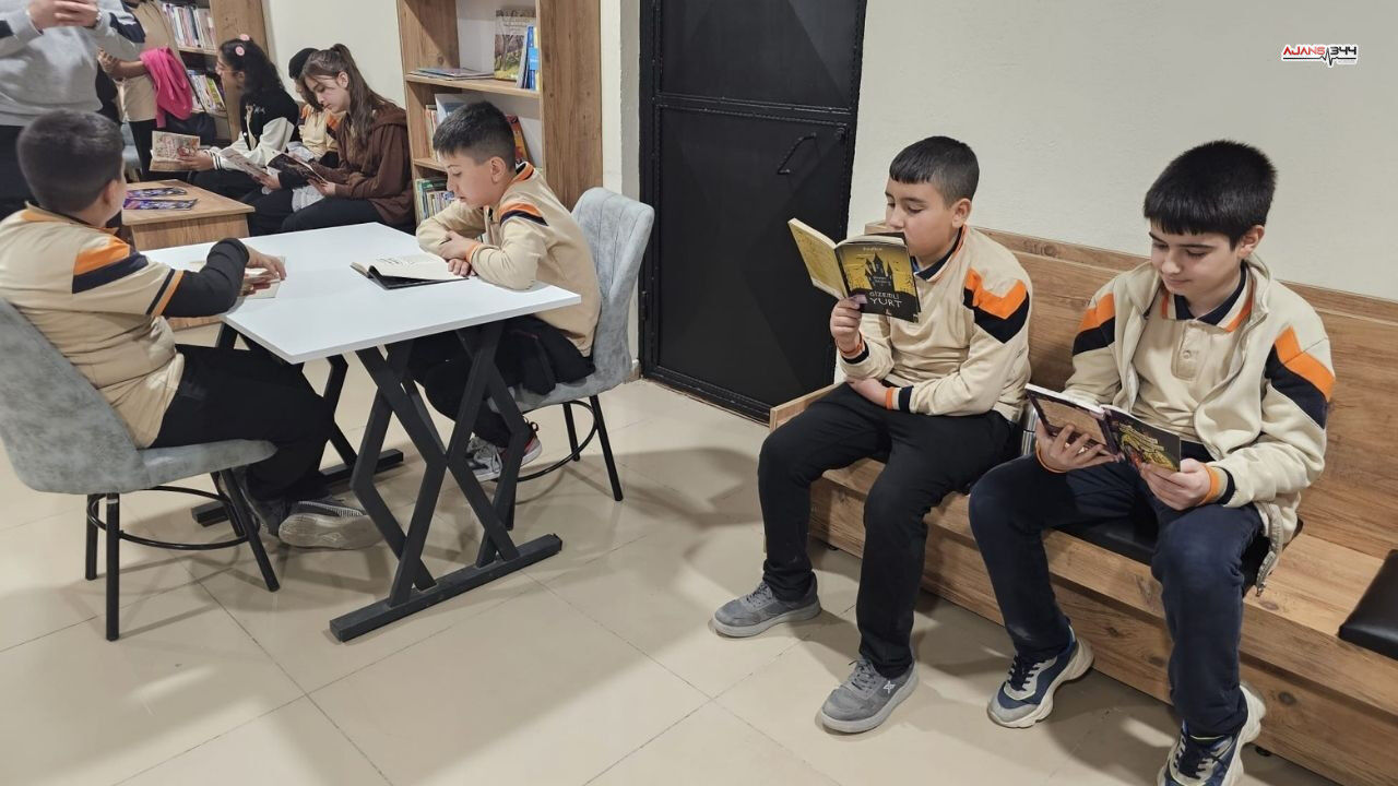 Kahramanmaraş'ta Öğrenciler Kamu Küllesi Kütüphanesini Gezdi (1)