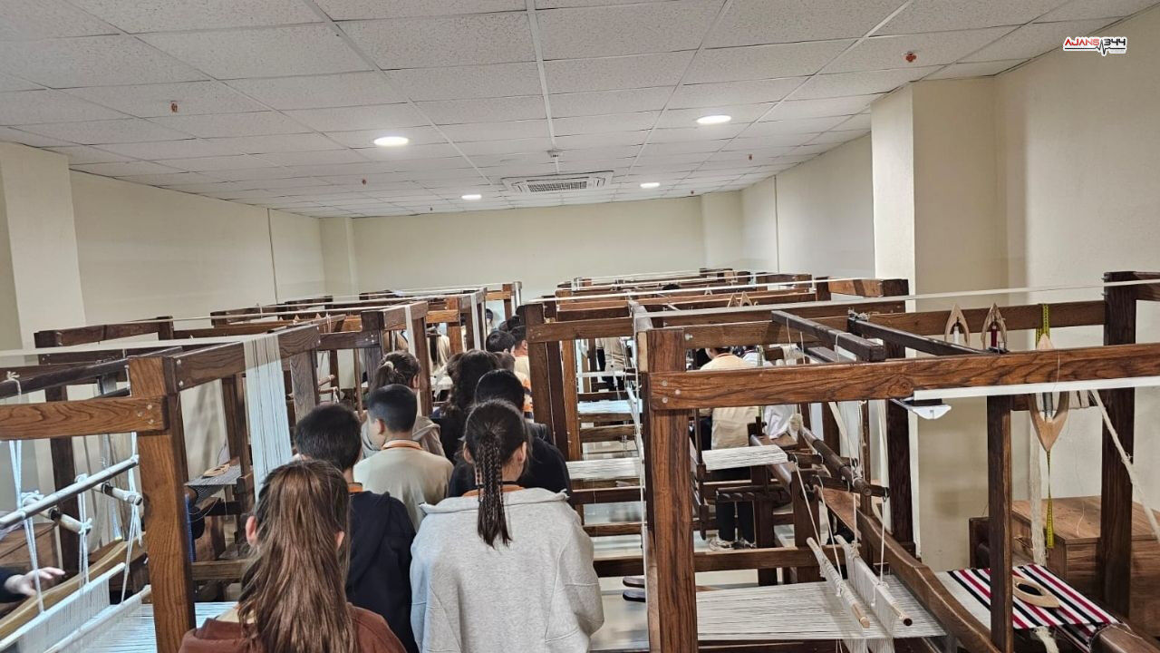 Kahramanmaraş'ta Öğrenciler Kamu Küllesi Kütüphanesini Gezdi (3)