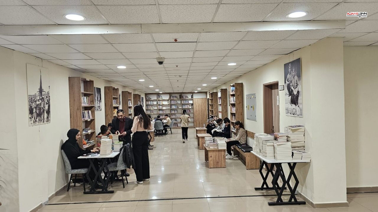 Kahramanmaraş'ta Öğrenciler Kamu Küllesi Kütüphanesini Gezdi