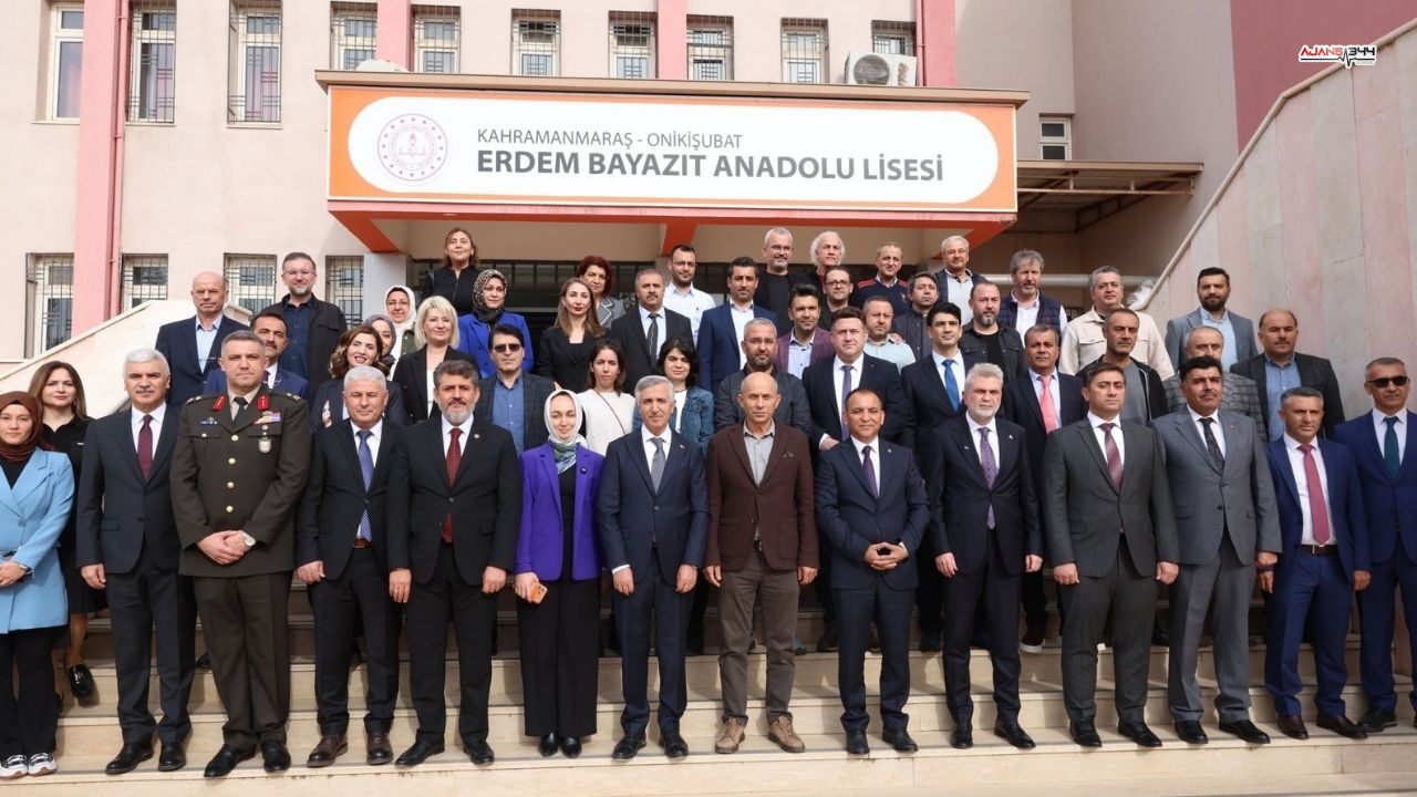 Kahramanmaraş'ta Öğretmenle Günü'nde Sürpriz Doğum Günü