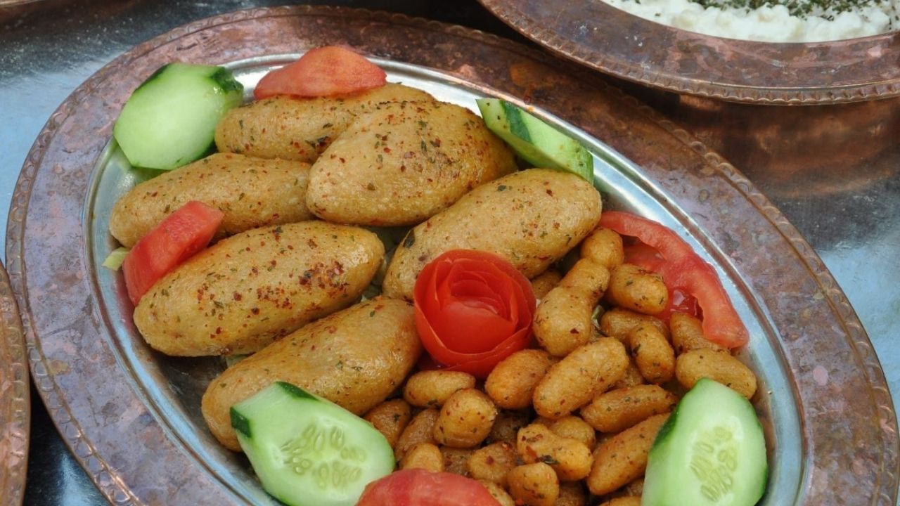 Kahramanmaraş'ta Sofraların Vazgeçilmez Lezzeti İçli Köfte (2)