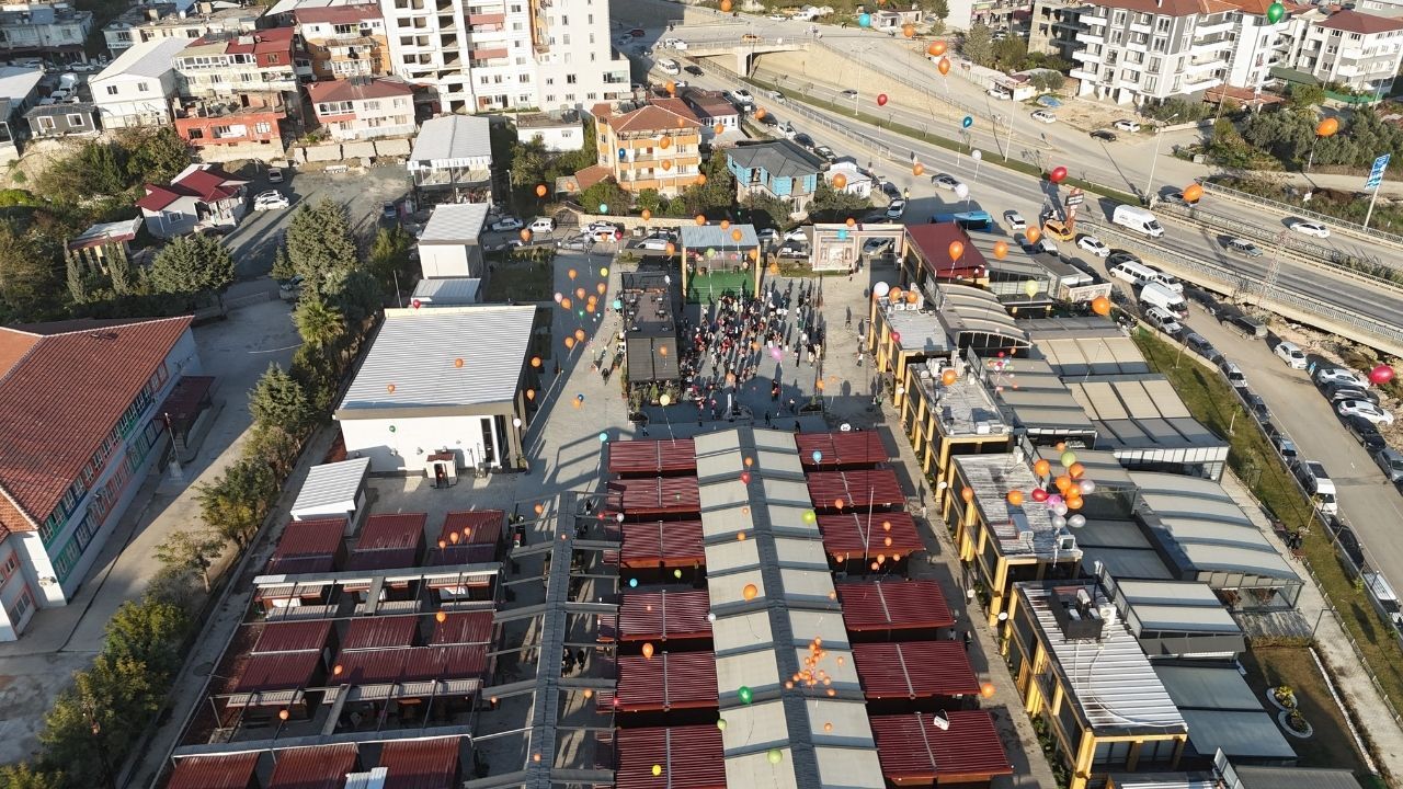 Kansere Karşı Savaşını Kazanan Ceylin'in Zaferi Gökyüzüne Bırakılan Balonlarla Kutlandıajans344 (3)