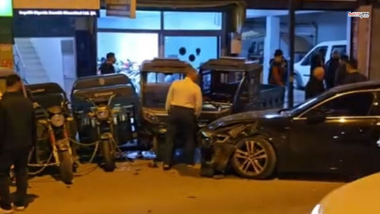 Kontrolden Çikan Araç 3 Motora Çarpti Ajans344 (1)