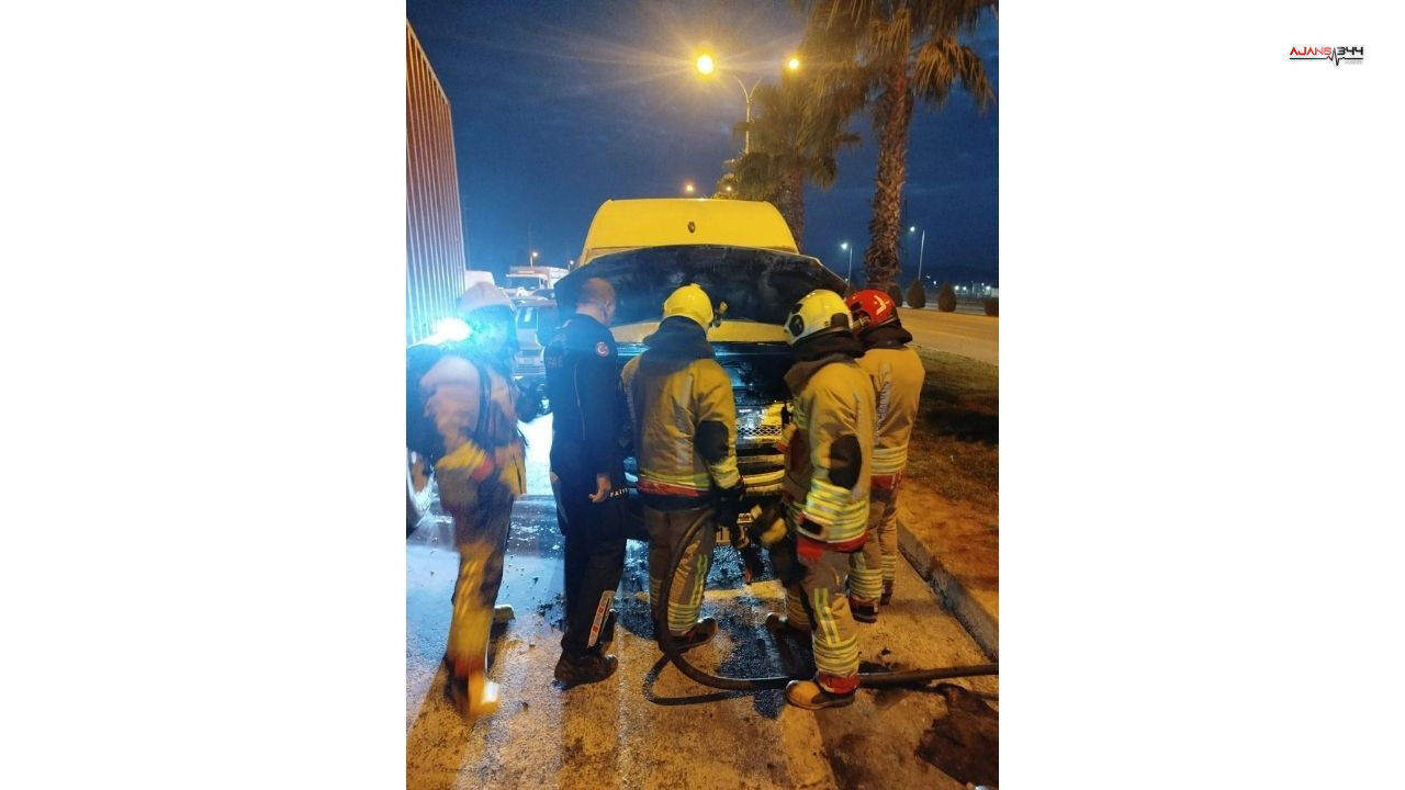 Park Halindeki Araç Alev Aldı Ajans344 (1)