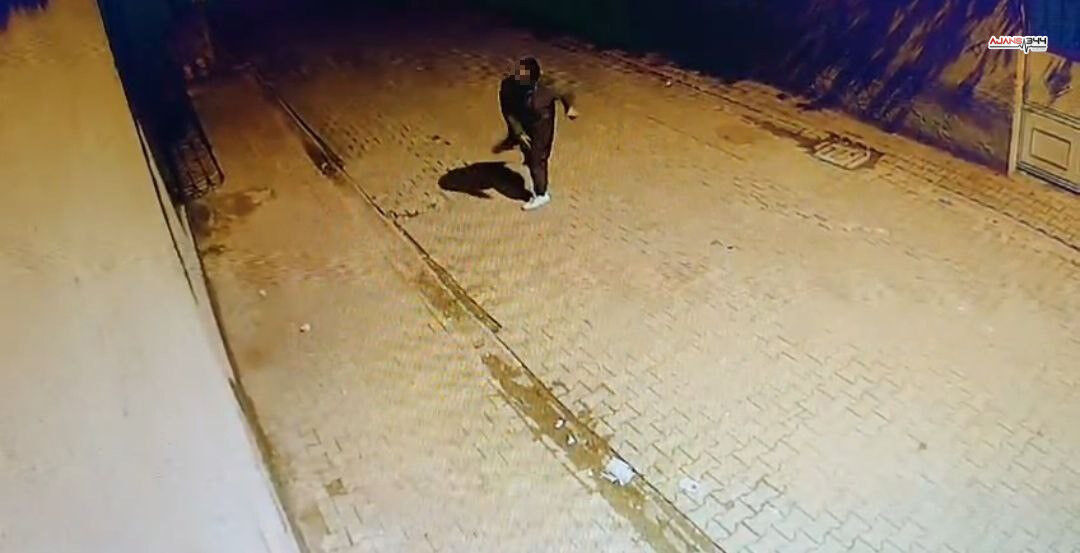 Adana’da Evin Camlarına Taş Atıp Kaçtı O Anlar Kamerada (1)