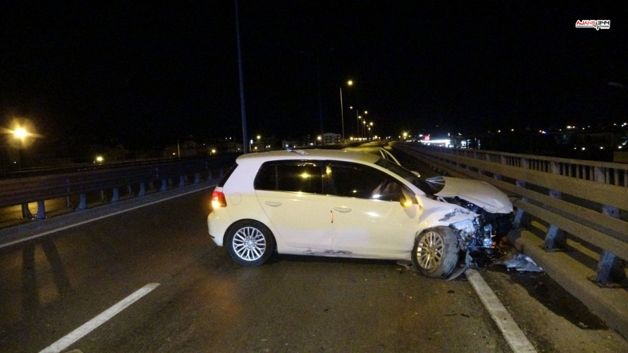 Bariyere Çarpan Otomobil Ajans344 (1)