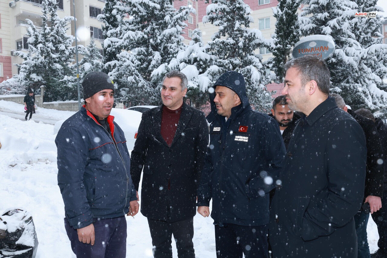 Başkan Toptaş, Karla Mücadele Çalışmalarını Sahada Inceledibüyük Whatsapp Image 2025 12 31 At 17.01.49 (1)