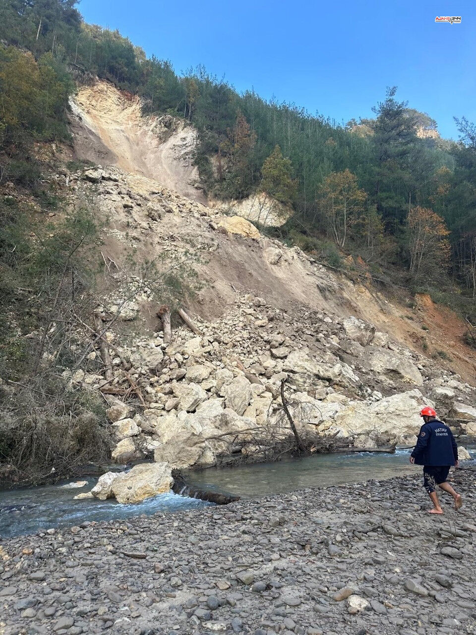 Büyük Hatay Dörtyol’da Geçilmez Kanyonu’nda Heyelan Paniği! Can Kaybı Yok3